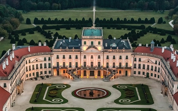 Minimuzsika az Esterházy-kastélyban
