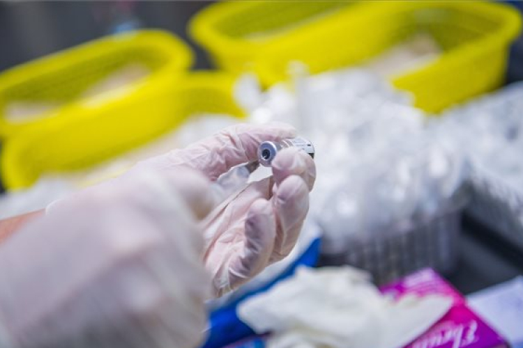 Koszovó az év végéig a lakosság 60 százalékát oltaná be