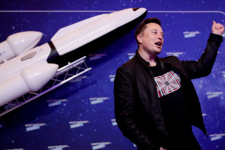 Elon Musk rakétája viszi majd a világűrbe a magyar kisműholdat