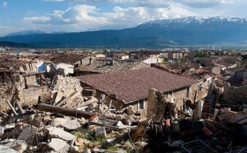 Olaszországi földrengés - Nehezen megközelíthetők a földrengés sújtotta települések, további áldozatok
