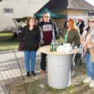 Őszi mulatság Szanyban a kastély udvarán.