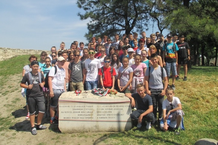 Csornai Széchenyi iskolások a Hunyadiak nyomában