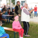 Őszi mulatság Szanyban a kastély udvarán.