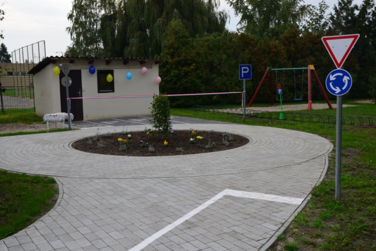 Kresz-Park átadása Szanyban a Kerekerdő Körzeti Óvodában