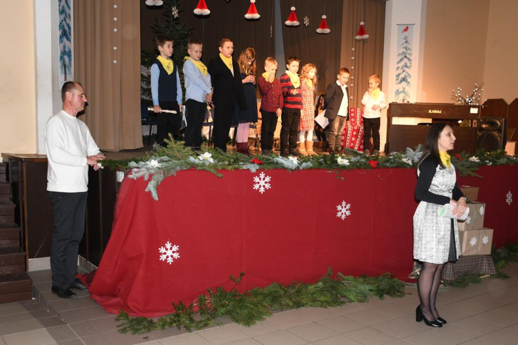 Adventi hangverseny az Allegro AMI szanyi tagozatán