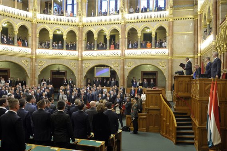 Húsz előterjesztésről dönt a parlament