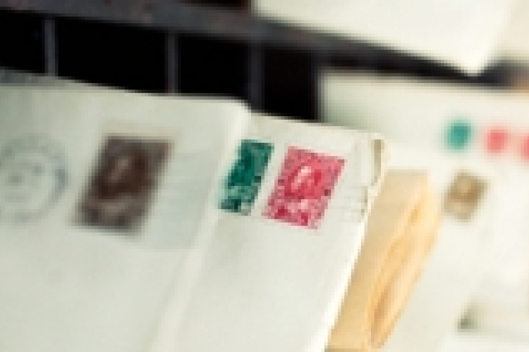 Kevesebb a levél, viszont több a csomag