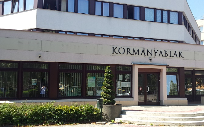Augusztustól már csak a plasztik személyi igazolvány érvényes