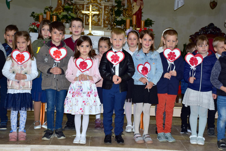 Anyáknapi ünnepség a szanyi templomban.