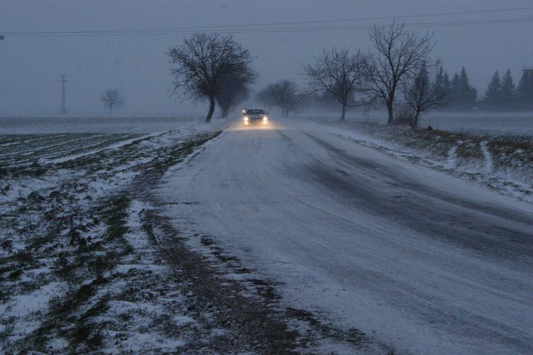 Az M1-es autópályán és a 86-os úton akadt el legtöbb autó