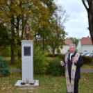 Cigány zenészek emlékoszlopára szobor felhelyezése Szanyban