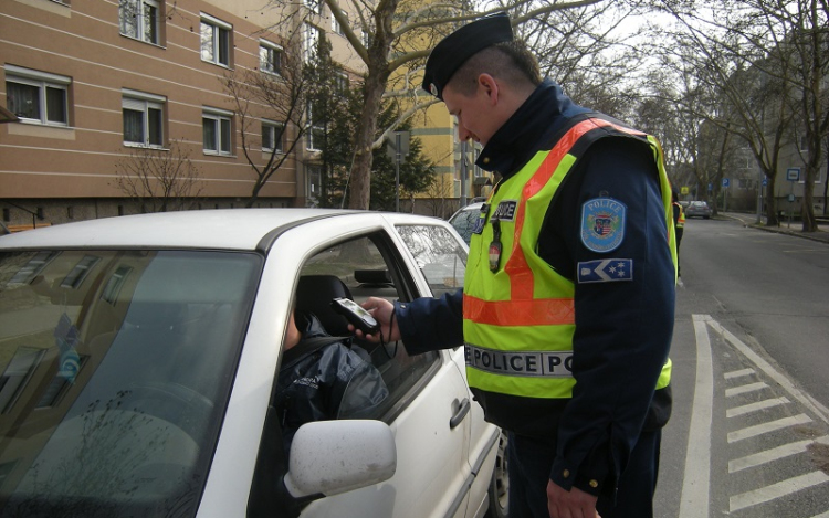 Akció a hosszú hétvégén a közlekedők biztonságáért