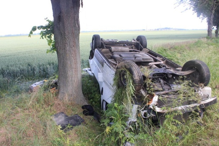 Megijedt az úton átszaladó vadtól, elrántotta a kormányt