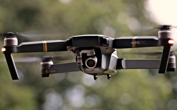 Drónok felderítésére alkalmas szenzorrendszert fejleszt az Antenna Hungária