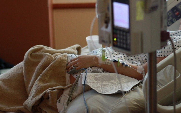 A francia kórházakban újra csökkenőben a halálozások száma
