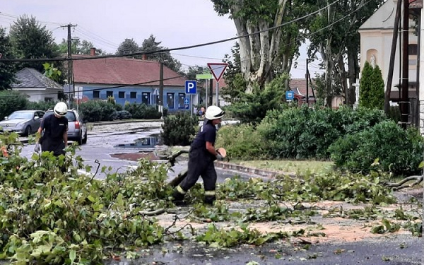 Szombat délután lecsapott a vihar Cirákra