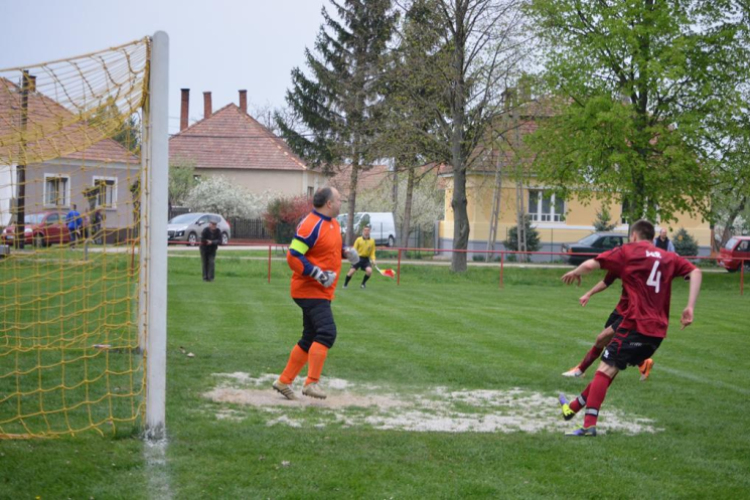 Rábaszentandrás-Pér 5:0 (2:0) megyei II. o. bajnoki labdarúgó mérkőzés