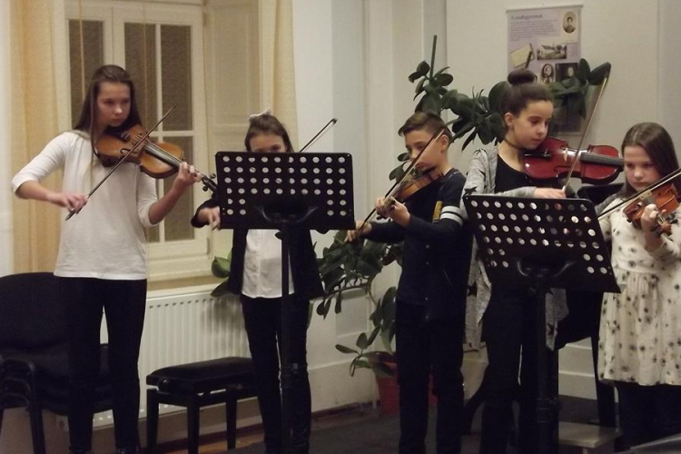 Zenei és képzőművészeti tanszakokon várja az új tanulók jelentkezését a csornai művészeti iskola