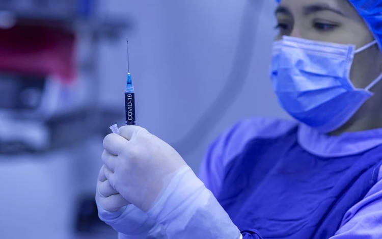 Még az idén megkezdené a Szputnyik V védőoltás gyártását Szerbia