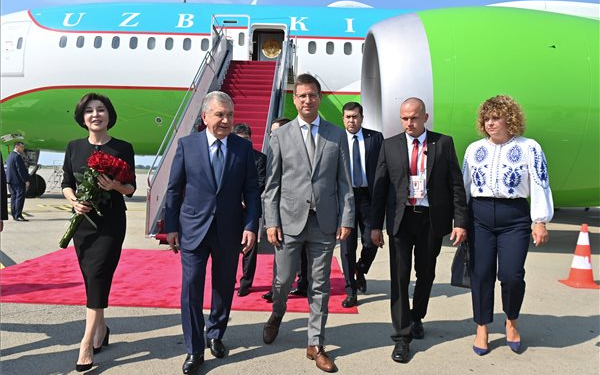 Vasárnaptól közvetlen légi járat köti össze Magyarországot Üzbegisztánnal