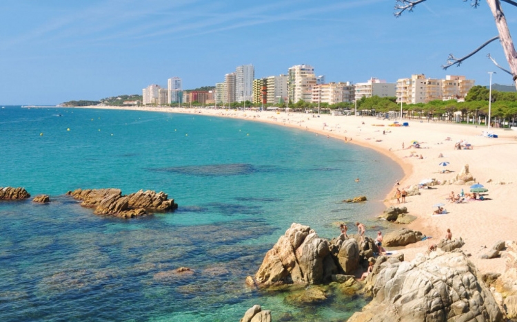 Terrortámadásnak vélt flashmob miatt tört ki pánik egy spanyol tengerparti üdülőhelyen