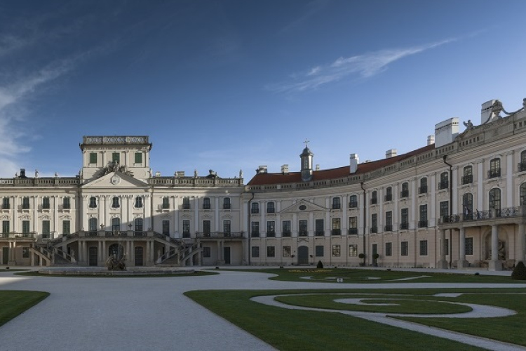 Beruházási-fejlesztési ügyintézőt keres Fertőd Önkormányzata