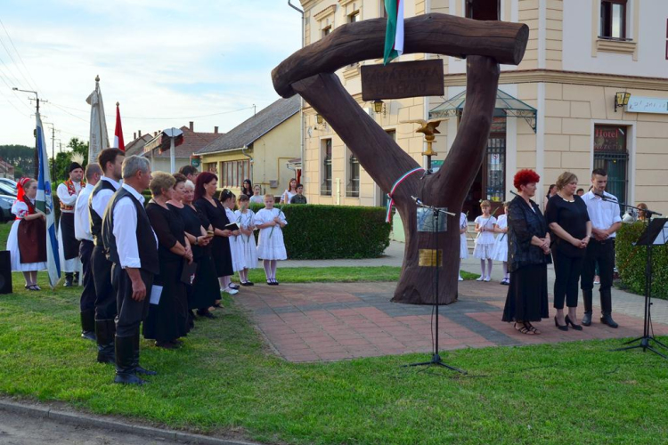 Emlékműsor a trianoni békediktátum 99. évfordulóján Szanyban