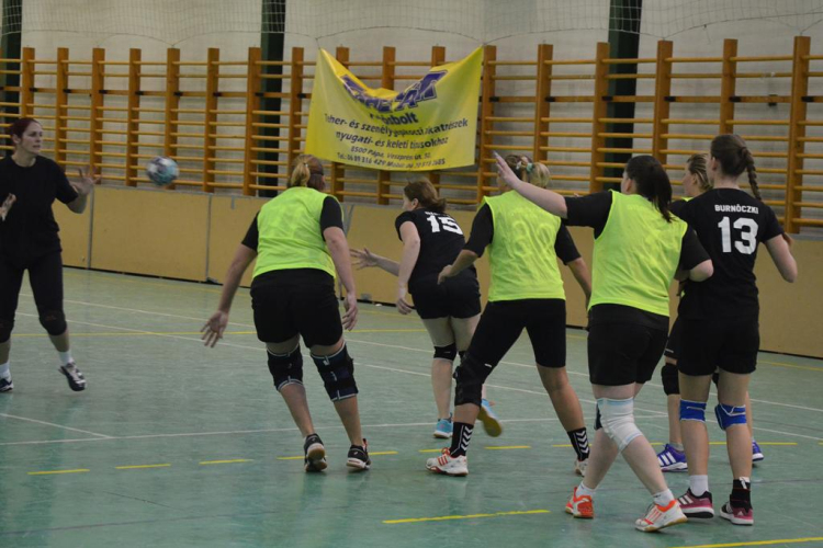 Szany Kupa női kézilabdatorna a szanyi sportcsarnokban