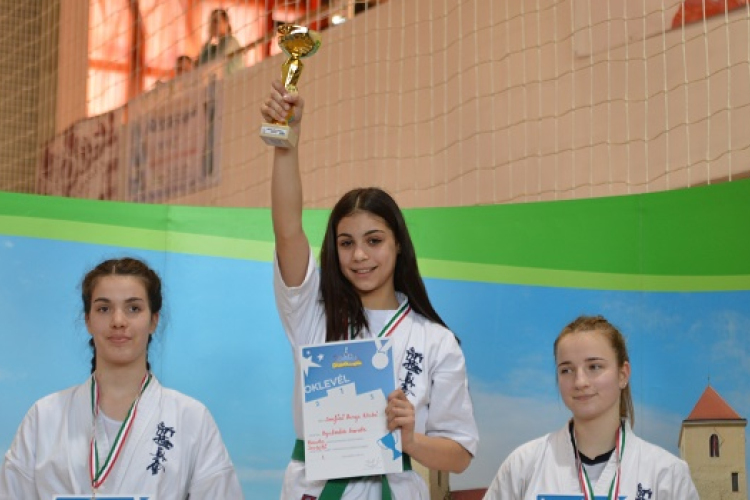 Lázasan is a dobogón