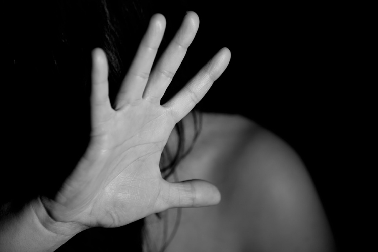 Minden ötödik nő érintett kapcsolaton belüli erőszakban Magyarországon