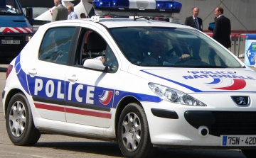 Brutális támadás ért Párizs egyik elővárosában két rendőrt szilveszteréjjel 