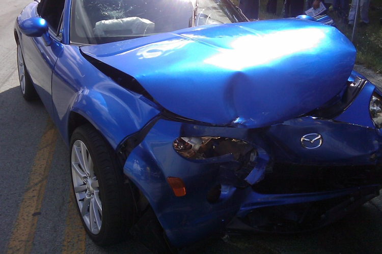 Két személygépkocsi ütközött a 85-ös főúton