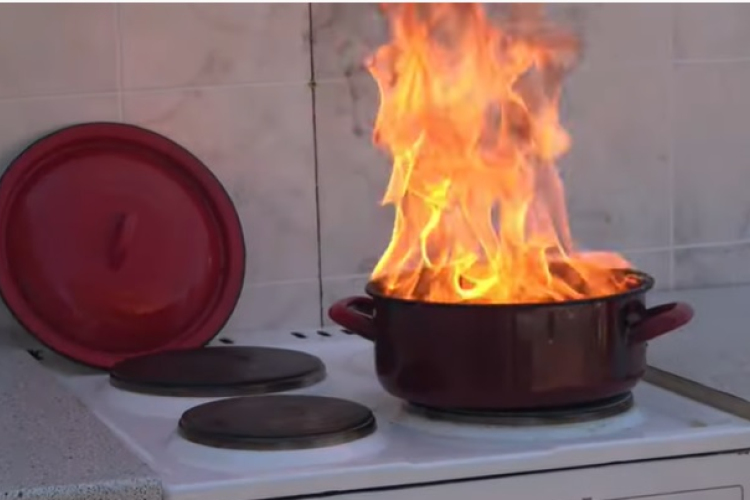 Sokszor keletkezik tűz a tűzhelyen felejtett étel miatt