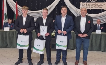 Két különdíjat nyertek a Csukás tanulói