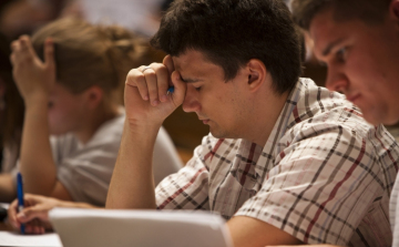 Tartanak a jövőtől a fiatalok