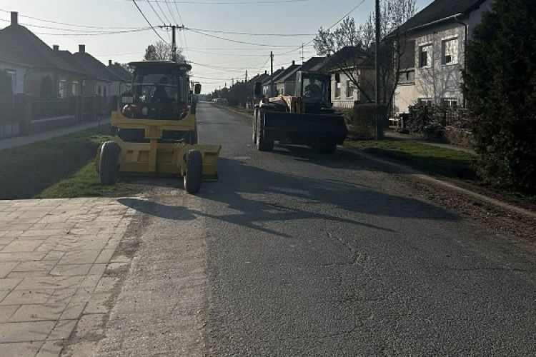 Helyi utak karbantartása Szilban