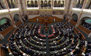 Kétnapos ülést kezd a parlament
