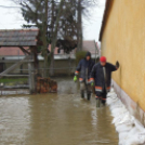 Belvíz elleni bevetésen a szanyi önkéntes tűzoltók