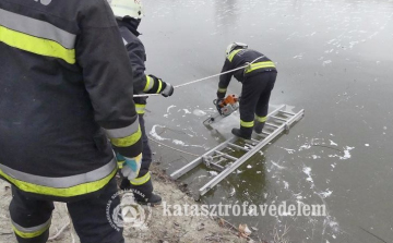 Jégről mentettek a rábaközi tűzoltók