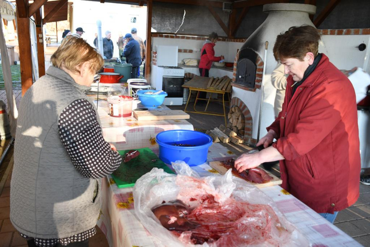 Hagyományőrző disznóvágás Vágon! 