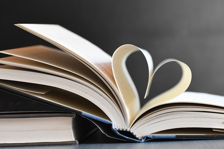 Könyvszobrászat a csornai könyvtárban