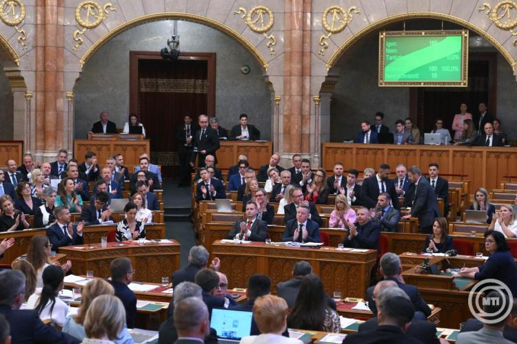 OGY - Alkotmánybírót választhat a parlament