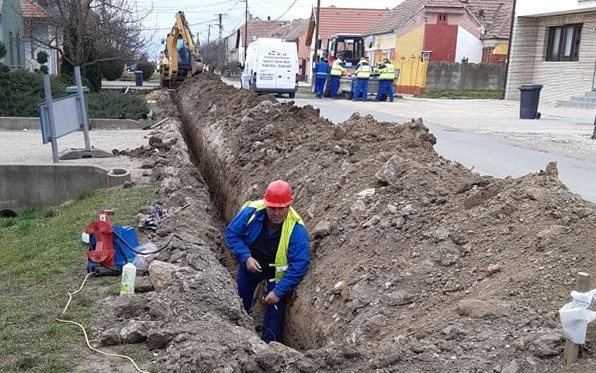 Új ivóvíz vezeték épül Kapuváron a Zrínyi utcában