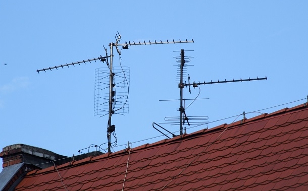 Holnapután már nem lehet hagyományos antennával tévézni