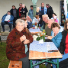 Őszi mulatság Szanyban a kastély udvarán.