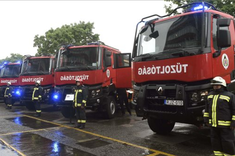 Huszonhat új tűzoltóautót kapott a katasztrófavédelem
