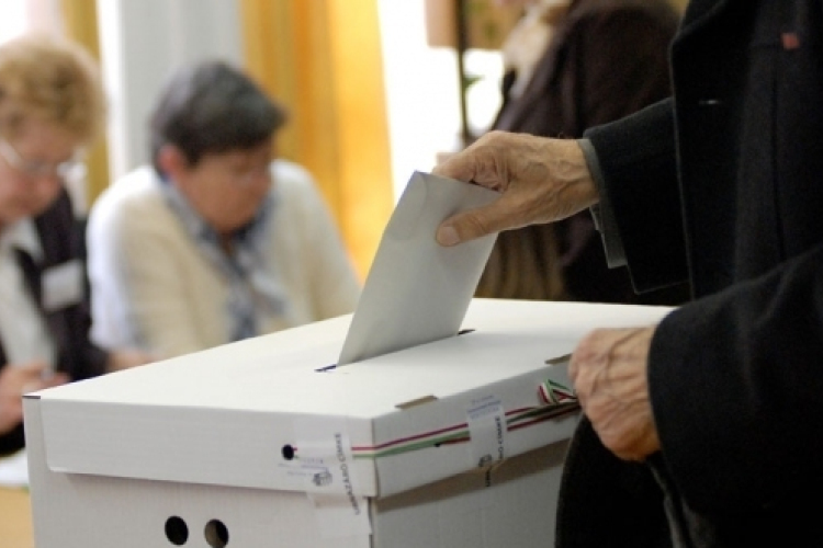 Hétfő délutánig gyűjthetik az ajánlásokat az önkormányzati választás jelöltjei