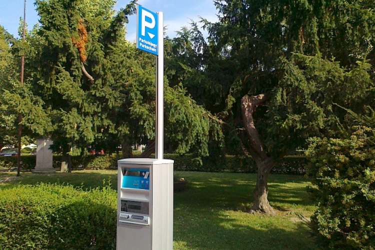 70 év felett ingyenes a parkolás Csornán