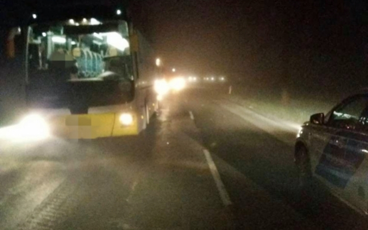Halálra gázolt egy nőt Szilsárkány külterületén egy busz a 86-os számú főúton