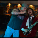 AC/DC tribute a Shop Stopban